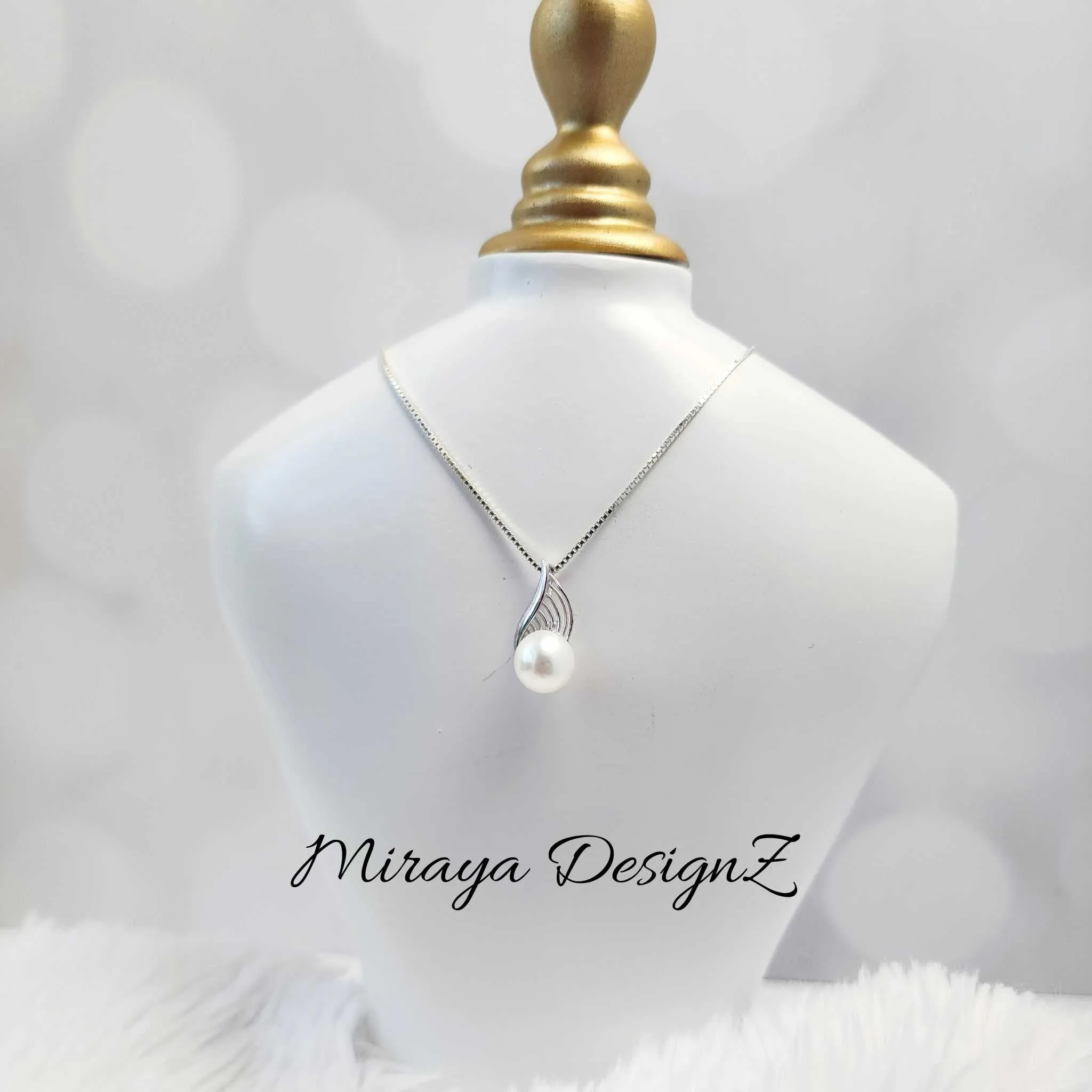 Modern Pearl Necklace